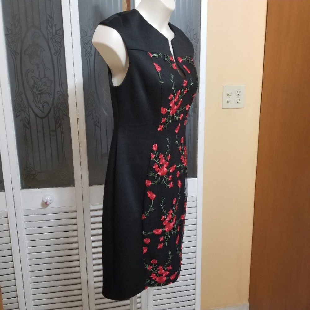 Connected Ladies Lovely Floral Embroidered Dress - Picture 6 of 9